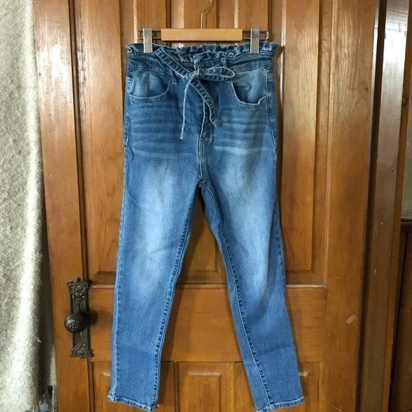 Paperbag Skinny Jeans With Tie - Picture 2 of 9